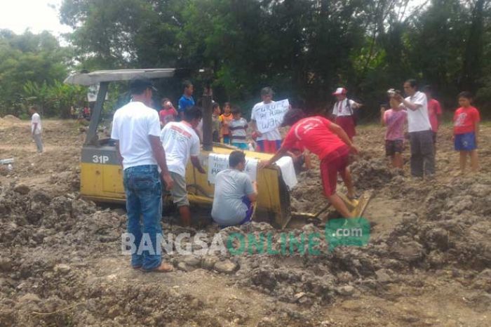 Diduga Tak Berizin, Warga Kalangsemanding Demo Desak Tutup Pembangunan Perumahan