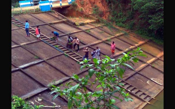 Tak Bisa Tampung Air Hujan, Embung Desa Palengaan Laok Diduga Bocor