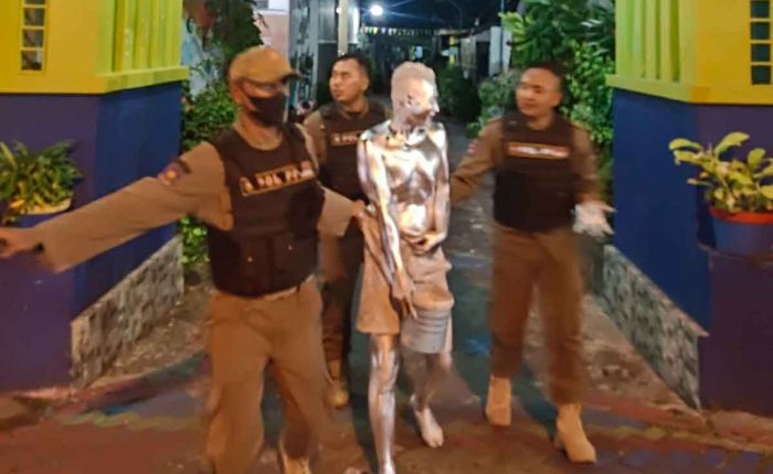 Mengganggu Ketertiban Umum, Satpol PP Gresik Razia Manusia Silver