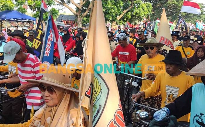 Ribuan Onthelis Serbu SLG, Putri Kediri Juarai Lomba Karnaval Perorangan Ngonthel Berbudaya