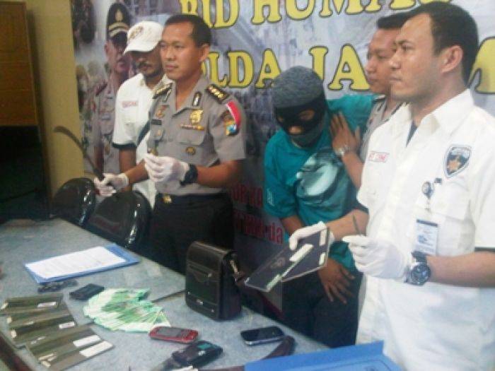 Komplotan Perampok Gudang Kayu Bersenjata 