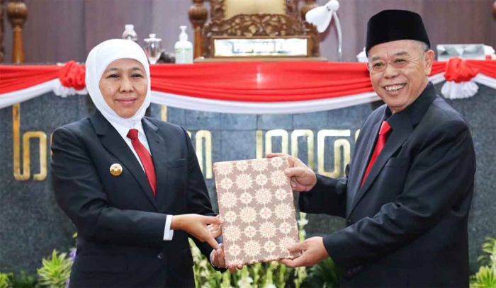 Gubernur Khofifah Terima Rekomendasi LKPJ TA 2022