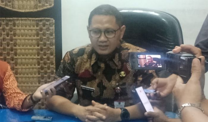 HUT Pemprov Jatim ke-74, Empat Tokoh Dianugerahi Lencana Jer Basuki Mawa Beya