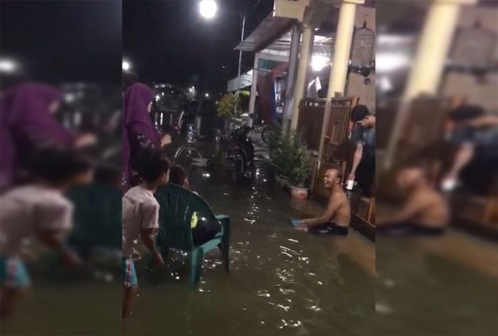 Air Laut Pasang, Banjir Rob Rendam Ratusan Rumah di Desa Banyuwangi Gresik