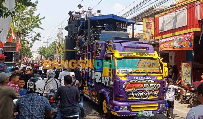 Peringati HUT ke-79 RI, Desa Pelemwatu Gresik Gelar Jalan Sehat Diiringi Sound Horeg