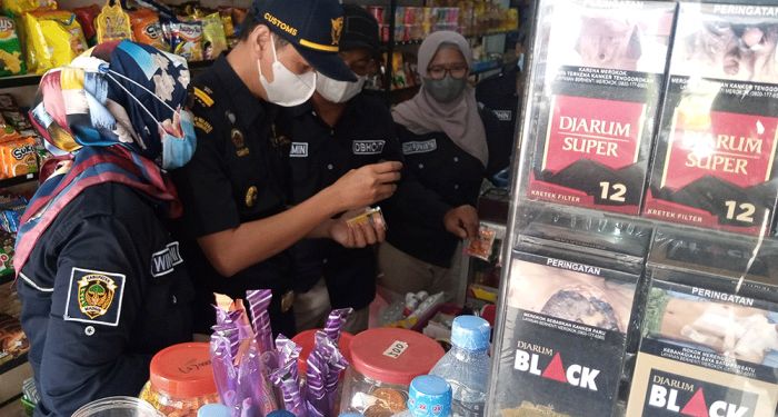 Gempur Peredaran Rokok Ilegal, Pemkab dan Bea Cukai Madiun Sidak Pita Cukai di Kecamatan Kare