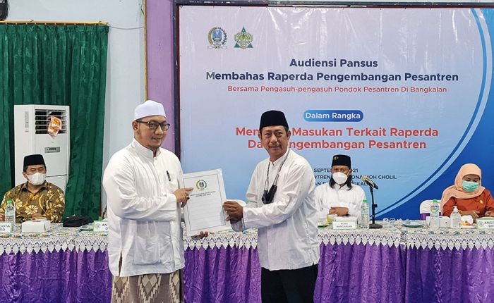 Pansus Raperda Pesantren DPRD Provinsi Jatim Gelar Audiensi Dengan Pengasuh Pesantren