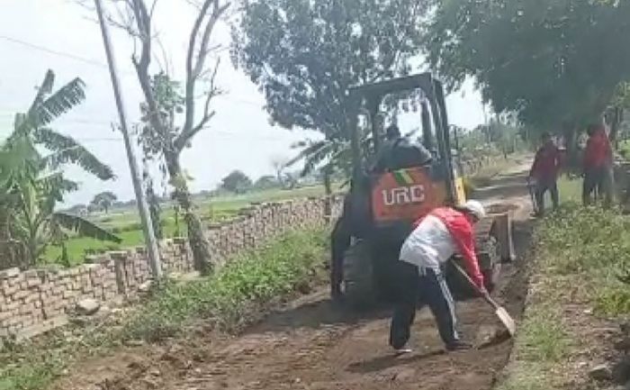 Gerak Cepat, Tim URC Bima DPUTR Gresik Perbaiki Kerusakan JPD Gredek-Sumari Duduksampeyan