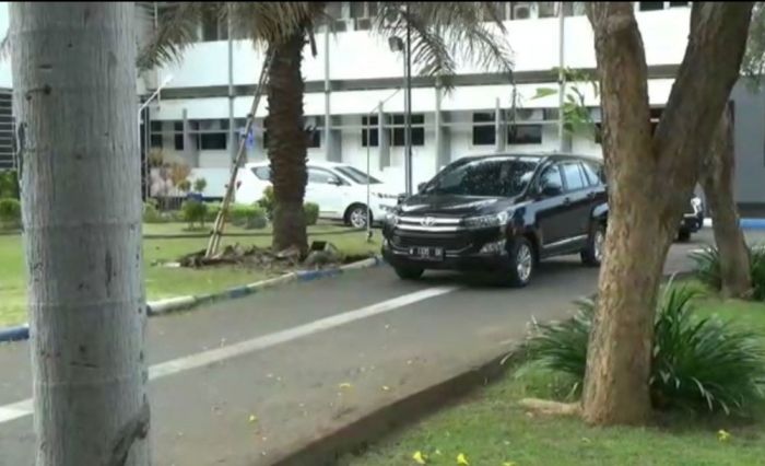 4 Jam Lebih Geledah Kantor Mall Pelayanan Publik Probolinggo, KPK Bawa Dua Koper