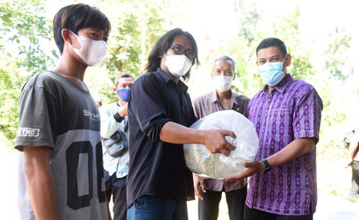 Berikan Bantuan Benih Ikan Koi, Wali Kota Kediri: Beternak Ikan Hias Memiliki Potensi Besar