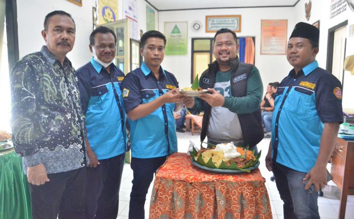 Hadiri Pelantikan Karang Taruna Menganti, Bupati Gresik Ajak Bangkitkan UMKM