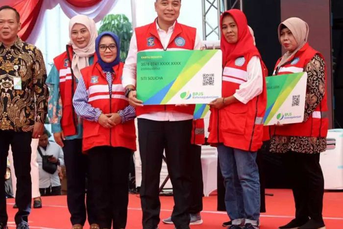 Dianggap Sukseskan Program Pemkot Surabaya, 28.000 KSH Terima BPJS Ketenagakerjaan