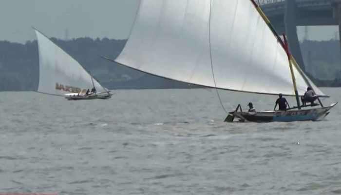 Peringati HUT RI Ke-78, Warga Kwanyar Bangkalan Gelar Lomba Perahu Layar