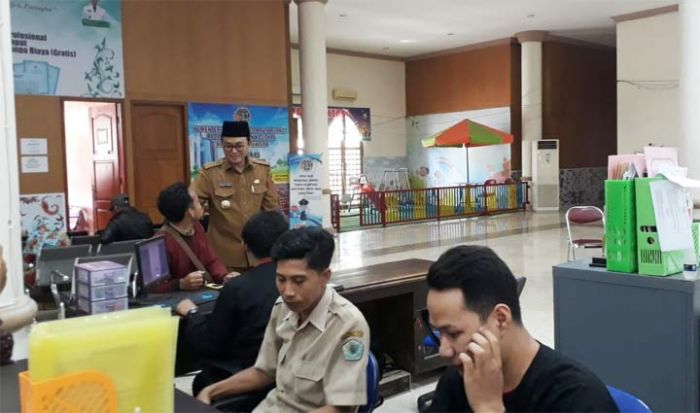 Hari Pertama Kerja, Bupati Pamekasan Sidak Mall Pelayanan Publik