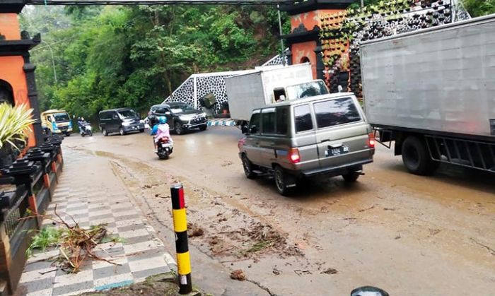 Hujan Deras, Banjir Lumpur Terjang Songgoriti