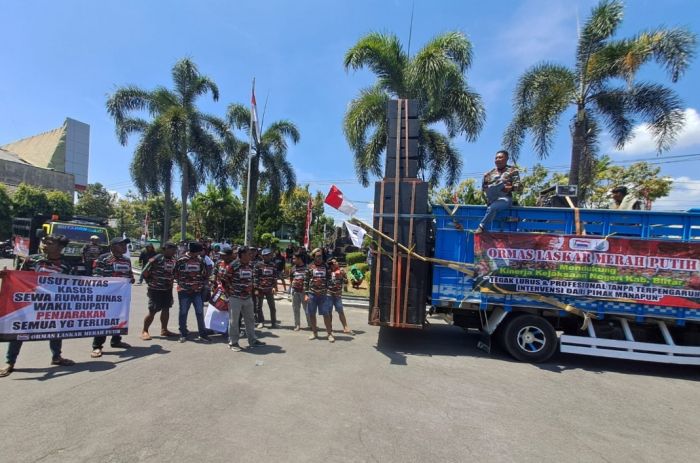 Unjuk Rasa di Kejari Kabupaten Blitar, Ingatkan untuk Usut Dugaan Korupsi Sewa Rumdin Wabup