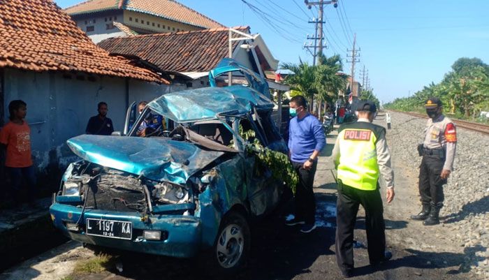 Terpental 27 Meter, Sekeluarga Warga Surabaya Tewas Dihantam Kereta Api di Sidoarjo