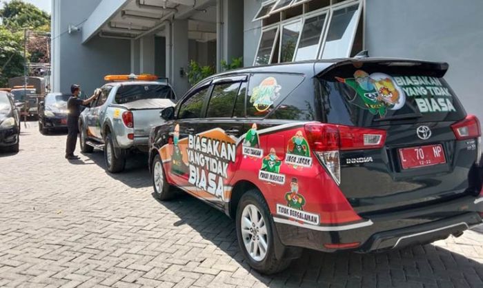 Sosialisasikan Protokol Kesehatan, Kepala BPB Linmas Branding Mobil Dinasnya