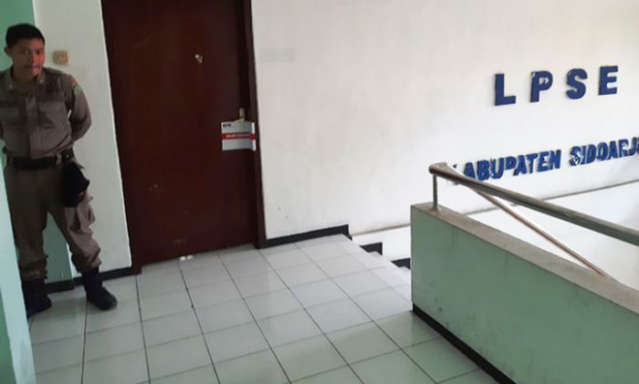 OTT Bupati Sidoarjo, KPK Segel Ruangan Kantor PU-BMSDA dan LPSE