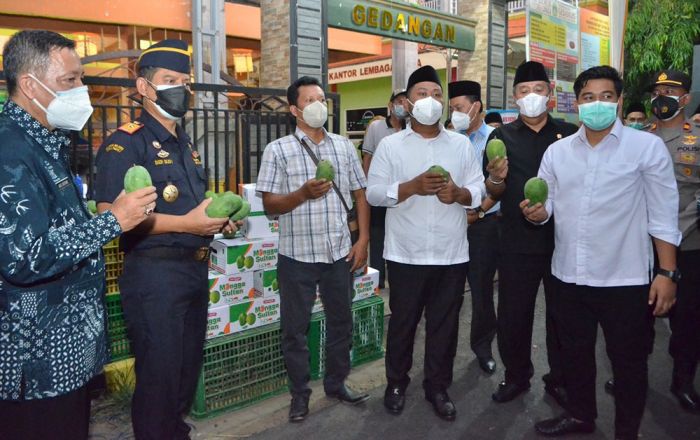 Bupati Gus Yani Lepas Ekspor Perdana Mangga UMKM Desa Gedangan ke Singapura