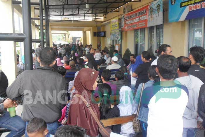 Semrawut, Dewan Sarankan Dispendukcapil Blitar Pecah Pelayanan