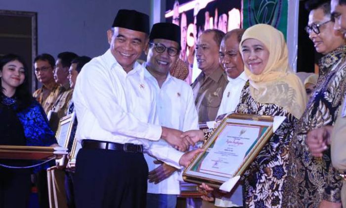 ​Terima Penghargaan Provinsi Terbaik Program Inovasi Desa, Khofifah Sebut karena Kerja Keras