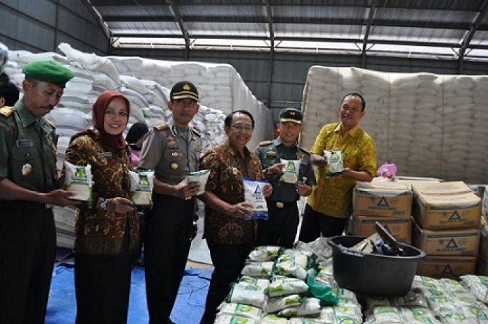 Bupati Blitar dan Dandim Sidak Gudang Bulog, Stok Ramadan Aman