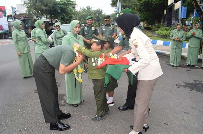 Kunjungan Danrem 081 di Makodim Ngawi Disambut Tentara Cilik