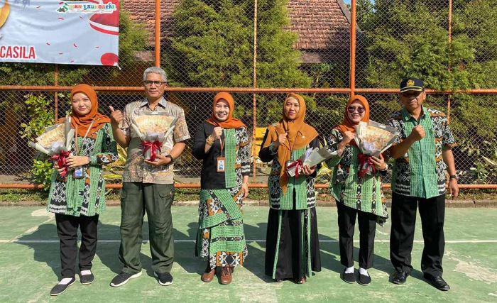 Peringati Hari Guru Sedunia, Kepala SMKN 1 Sukorejo Apresiasi 5 Guru Favorit