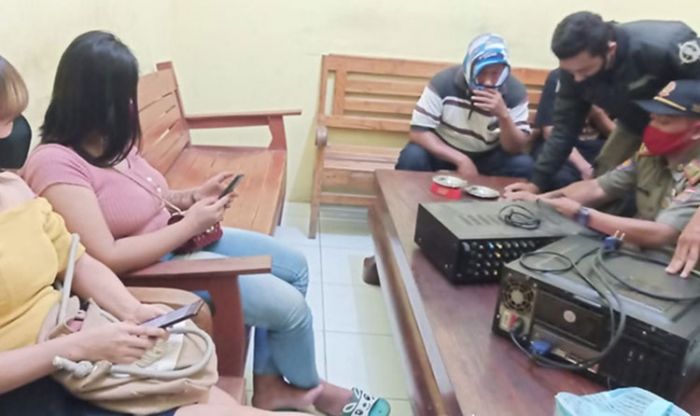 ​Karaoke Ilegal di Ngawi Digerebek, 2 LC dan 3 Tamu Digelandang Petugas