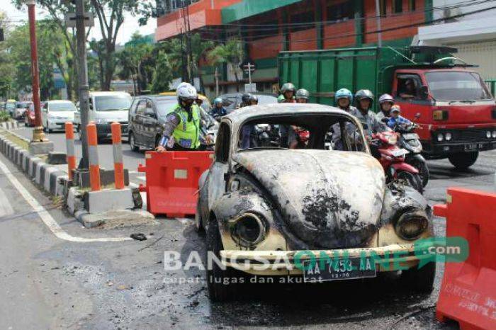 Usai Isi Bensin, VW Kodok Terbakar di Pucang Sidoarjo