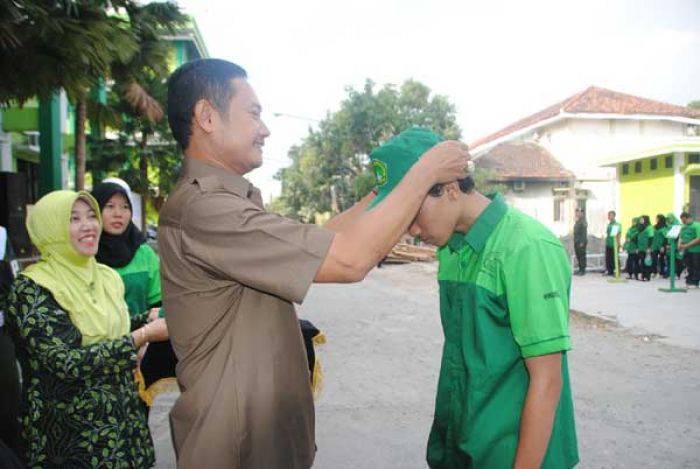 Jadi Plh Bupati Lamongan, Yuhronur Berangkatkan KKN Mahasiswa Unisla