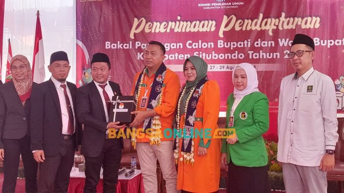 Rio-Ulfiyah Daftar Pilbup Situbondo ke KPU di Hari Terakhir