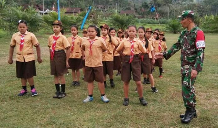 Tanamkan Kedisiplinan, Dansatgas TMMD 105 Berikan Materi PBB ke Anak-anak SD