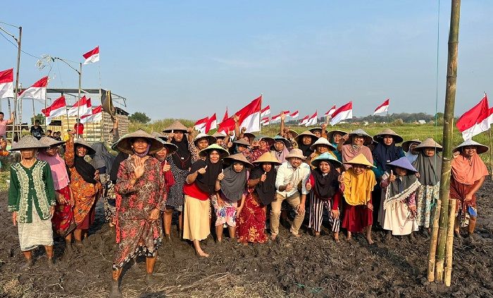 Mas Dion Hadirkan Nasionalisme di Tengah Sawah, Upacara Bendera Bersama Petani Masangan