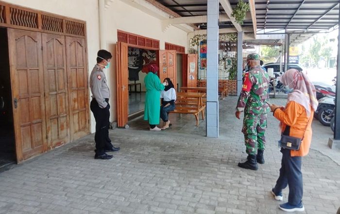 Cegah Penyebaran Covid-19, Kodim 0805/Ngawi Aktif Lakukan Tracing dan Semprotkan Disinfektan