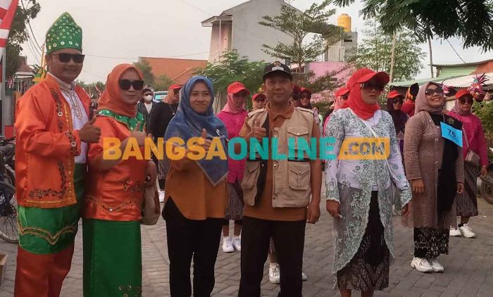 Perangkat Desa Kandangan Ikut Meriahkan Karnaval HUT ke-78 RI se-Kecamatan Cerme