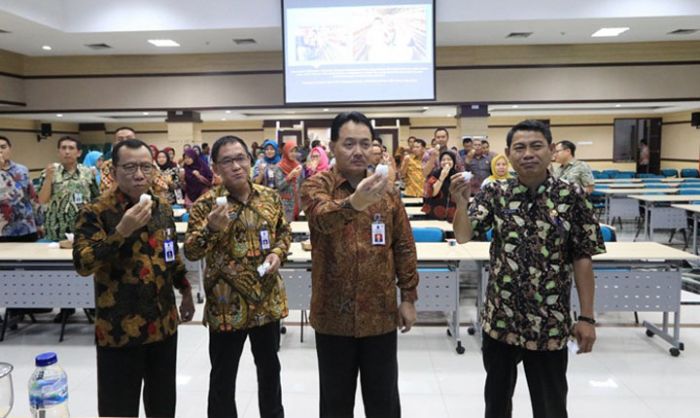 ​Kampanyekan Telur Jatim Aman, Jumadi Ajak Staf BPKAD Makan Telur Bersama