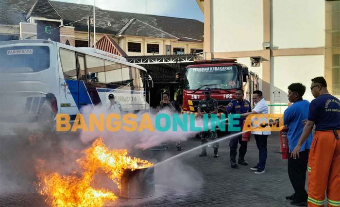 Siaga Bencana, Umaha Sidoarjo Latih Dosen dan Karyawan Tangani Kebakaran