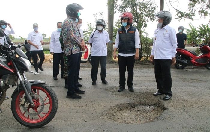 Kendarai Motor, Wagub Emil dan Bupati Fadeli Sidak Jalan Rusak