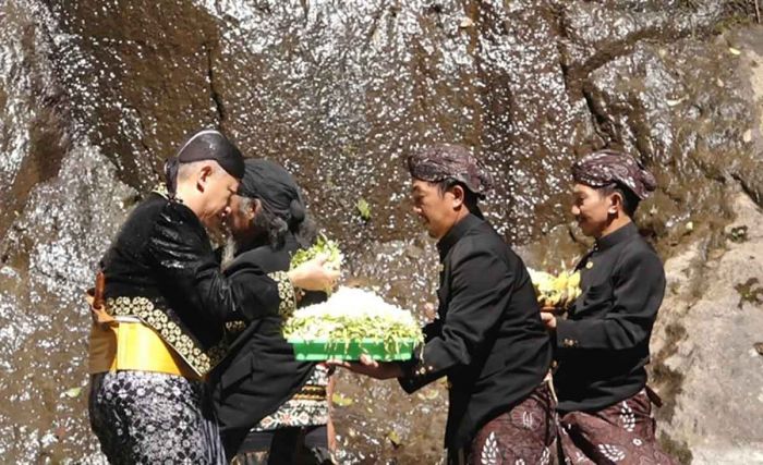 Pj Bupati Nganjuk Pertahankan Kearifan Lokal di Bulan Suro