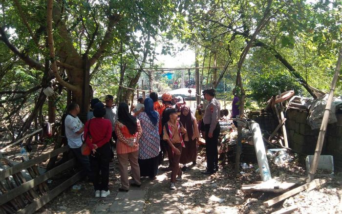 Bapak dan Anak Tenggelam ke Sungai Sidoarjo-Gresik, Petugas Lakukan Pencarian