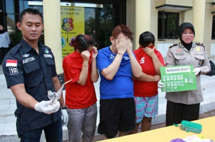 Gerebek Rumah di Dukuh Pakis Barat, Polisi Ringkus Pasutri Diduga Pengedar Narkoba