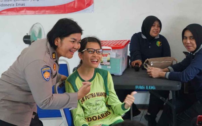 Peringati Hari Polwan ke-76, Polwan di Sidoarjo Peduli Kesehatan Difabel