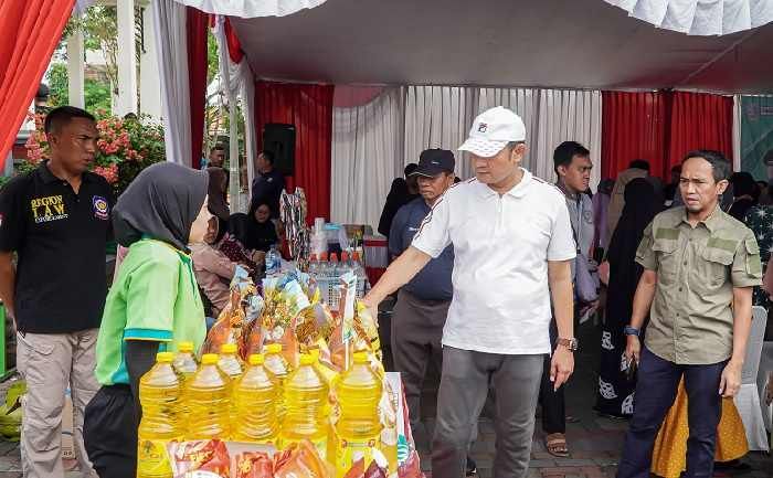 Pasar Murah Disperindag Jatim di Lamongan Diserbu Warga