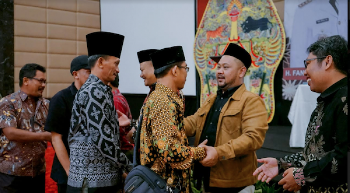 Hadiri Halal Bihalal AKD, Bupati Gresik Minta Kades Netral di Pilkada 2024