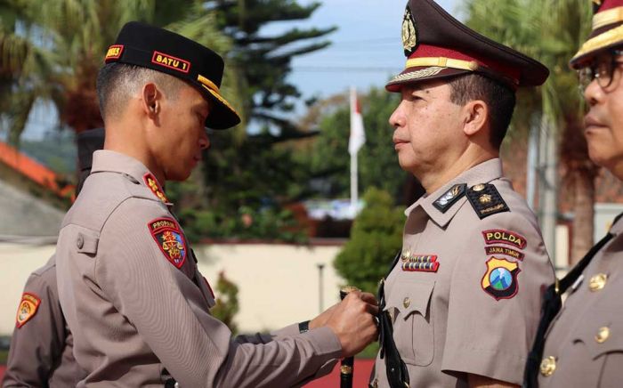 Polres Batu Gelar Upacara Setijab Kabagren serta Pengukuhan Kasatresnarkoba dan Kasatintelkam