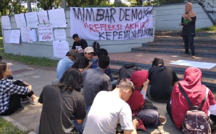 ​Masa Rektor Unej Berakhir, Mahasiswa Gelar Refleksi Akhir Lewat Mimbar Demokrasi