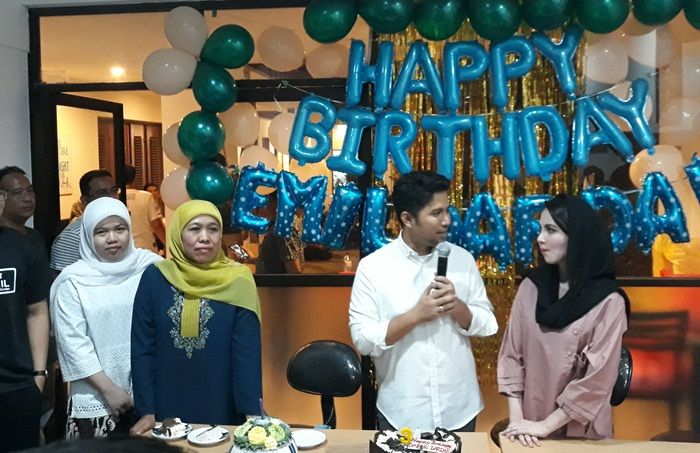 ​Khofifah Balas Kunjungi Emil di Hari Ulang Tahun