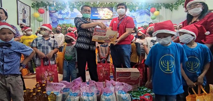 WOM Finance Kirim Bantuan CSR di Taman Bunga Bypass Mojokerto